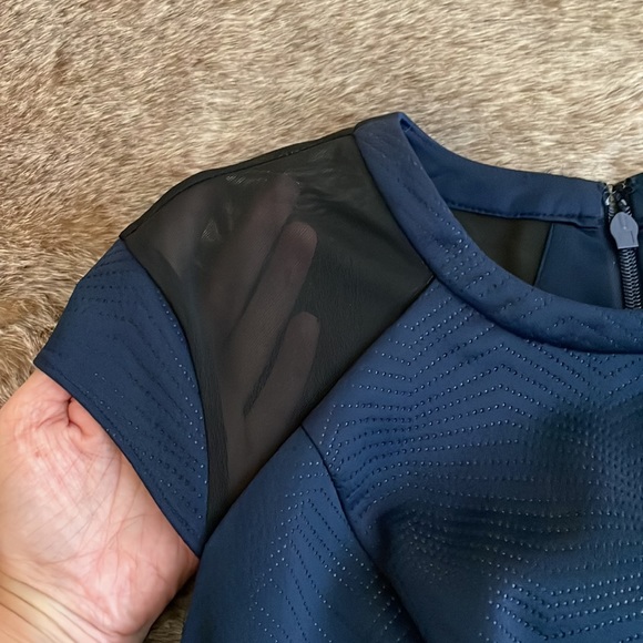 Guess Navy Blue Cap Sleeve Bodycon Dress with Black Mesh Panels Size 4 - Picture 2 of 12